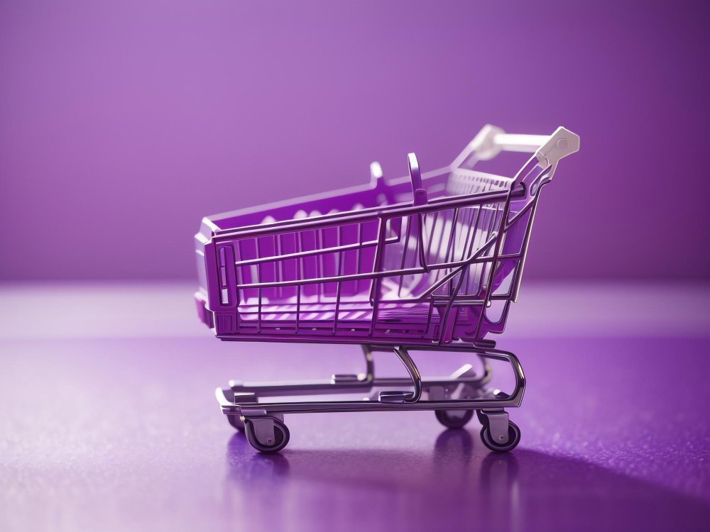 com fundo roxo e lilás com boa iluminação é apresentado um mini carrinho de supermercado criando a hipótese de um ambiente seguro e propenso para compras